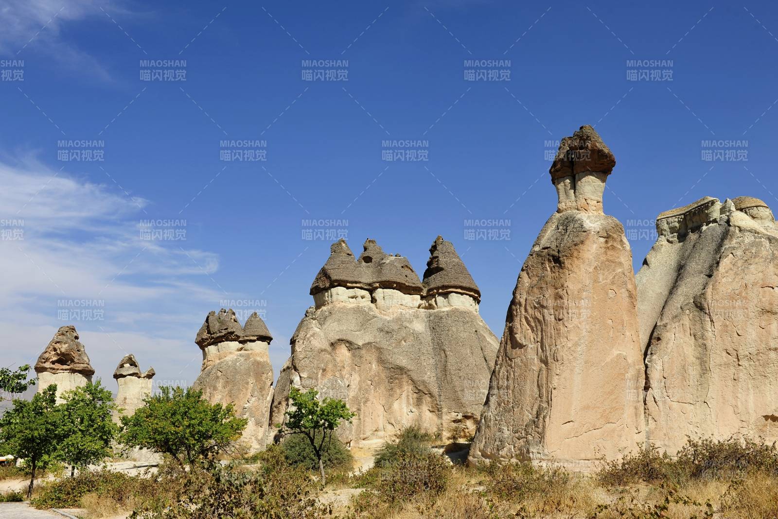 卡帕多奇亚 奇特岩层景观图片
