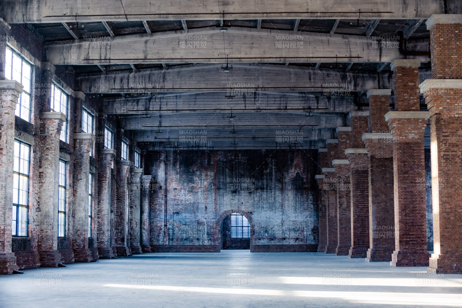 沈阳奉天废弃工厂大厅图片