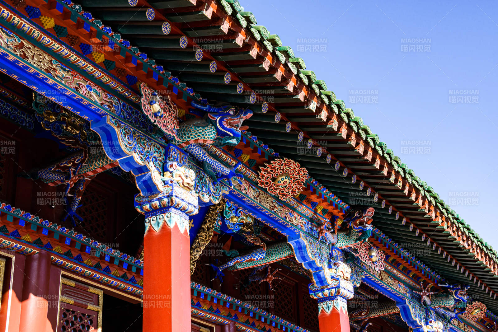 沈阳故宫彩绘飞檐古建筑图片