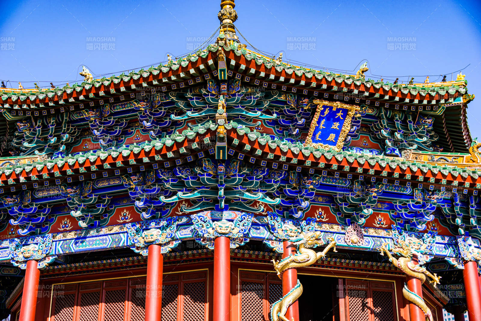 沈阳故宫太政殿飞檐翘角图片