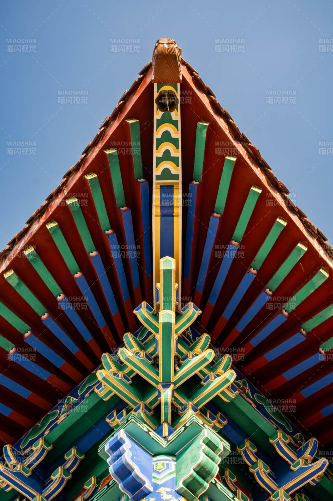 江南古建筑飞檐彩绘图片