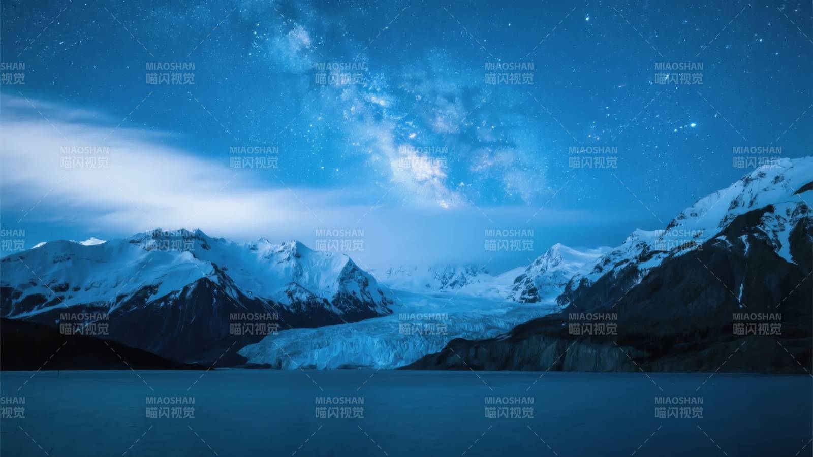 星河映雪山图片