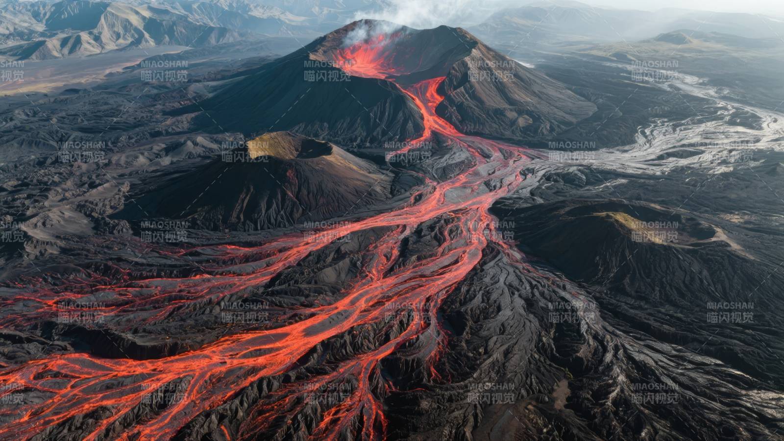 火山喷发熔岩流淌图片