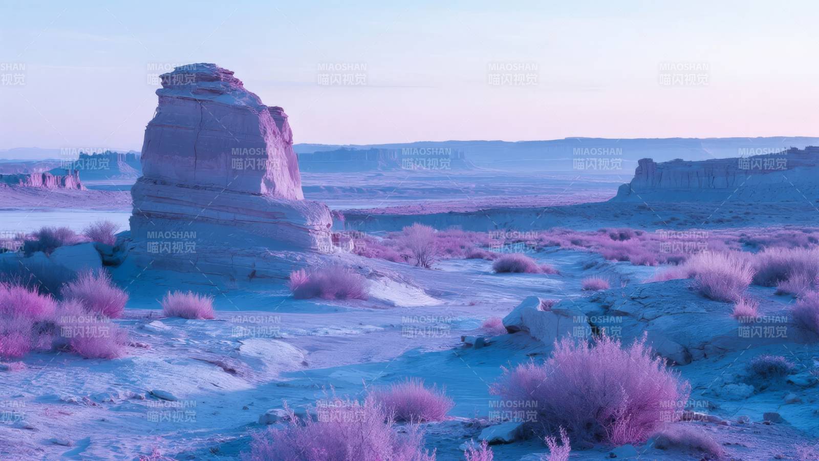 紫雾荒原奇景图片