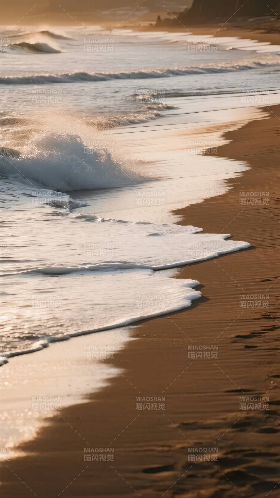 金色海滩晨曦图片