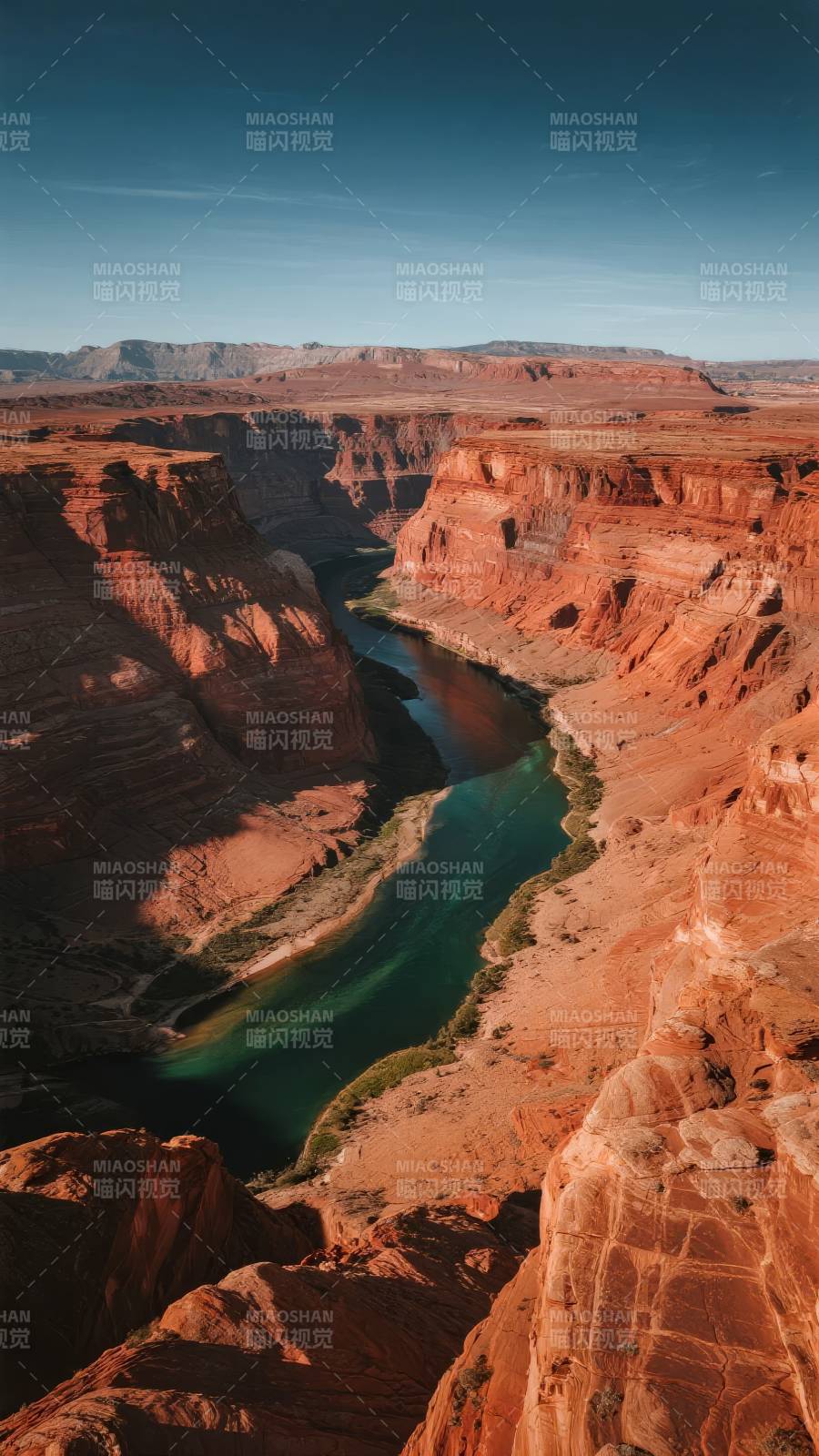 峡谷碧水映蓝天图片