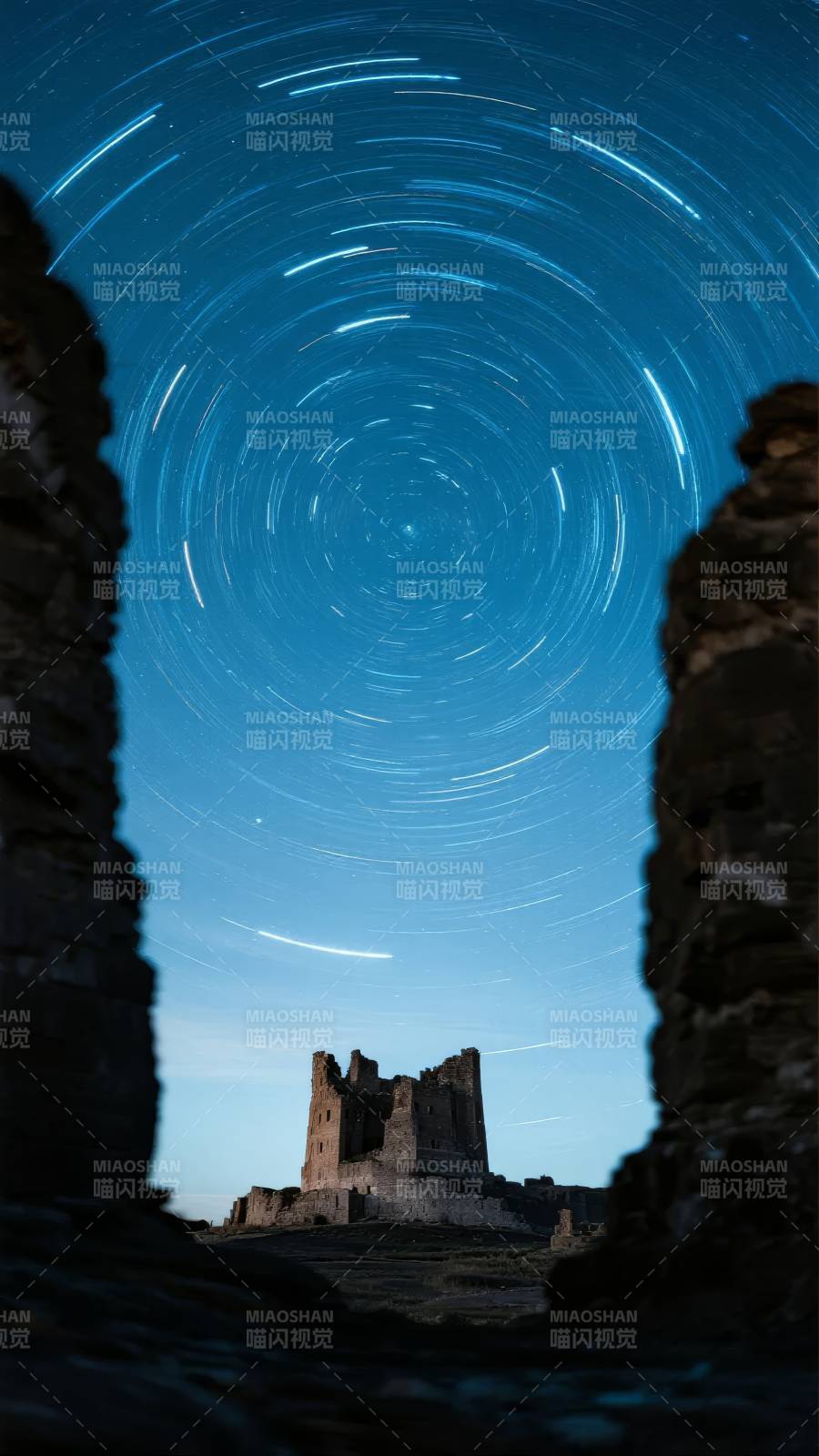 星轨下的古堡图片