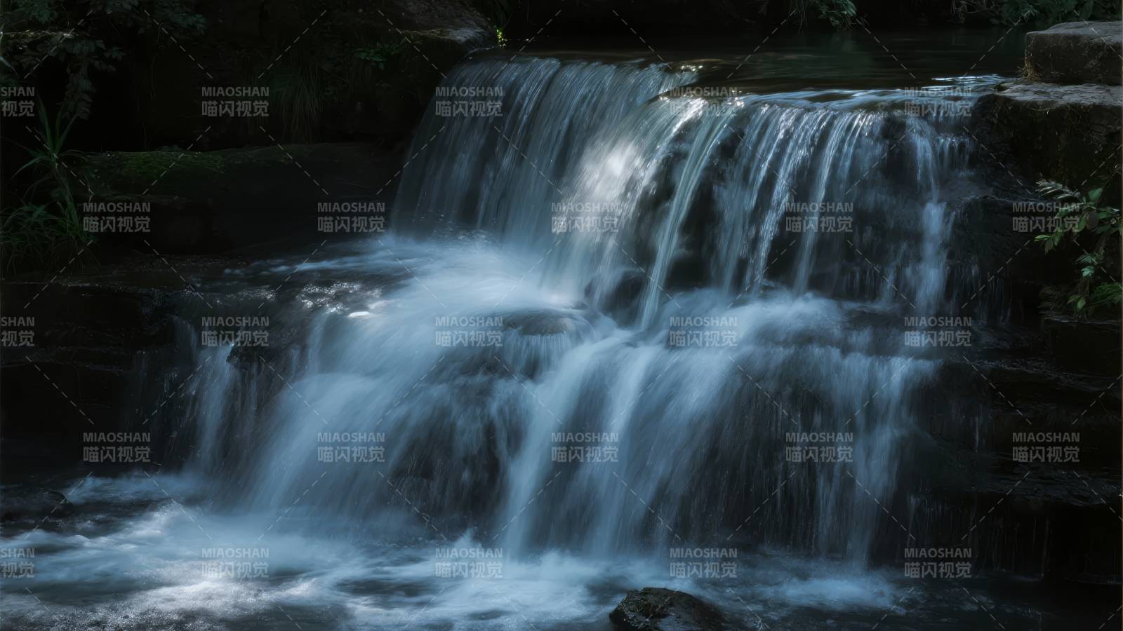 瀑布飞流直下图片