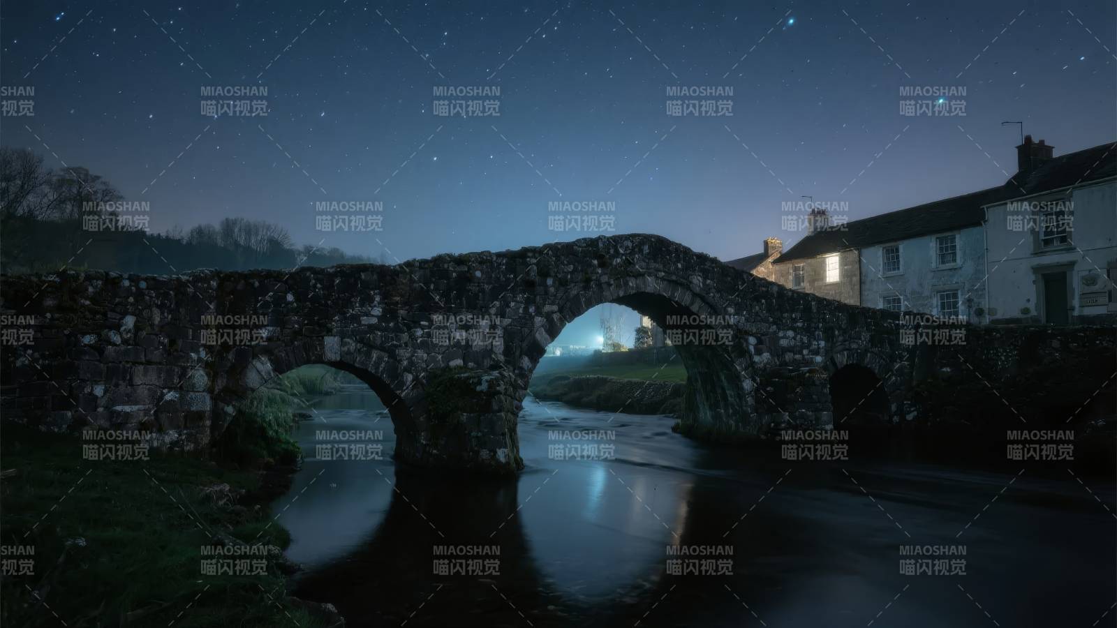 夜桥星河映水图片