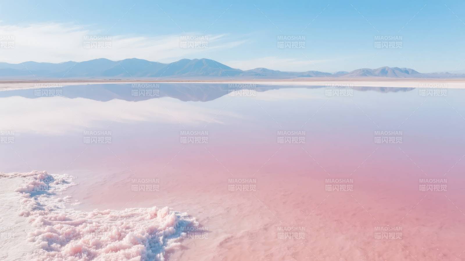 粉红盐湖镜面美景图片