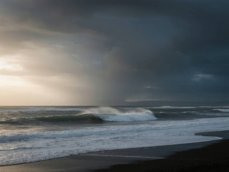 风暴来临前的海岸图片
