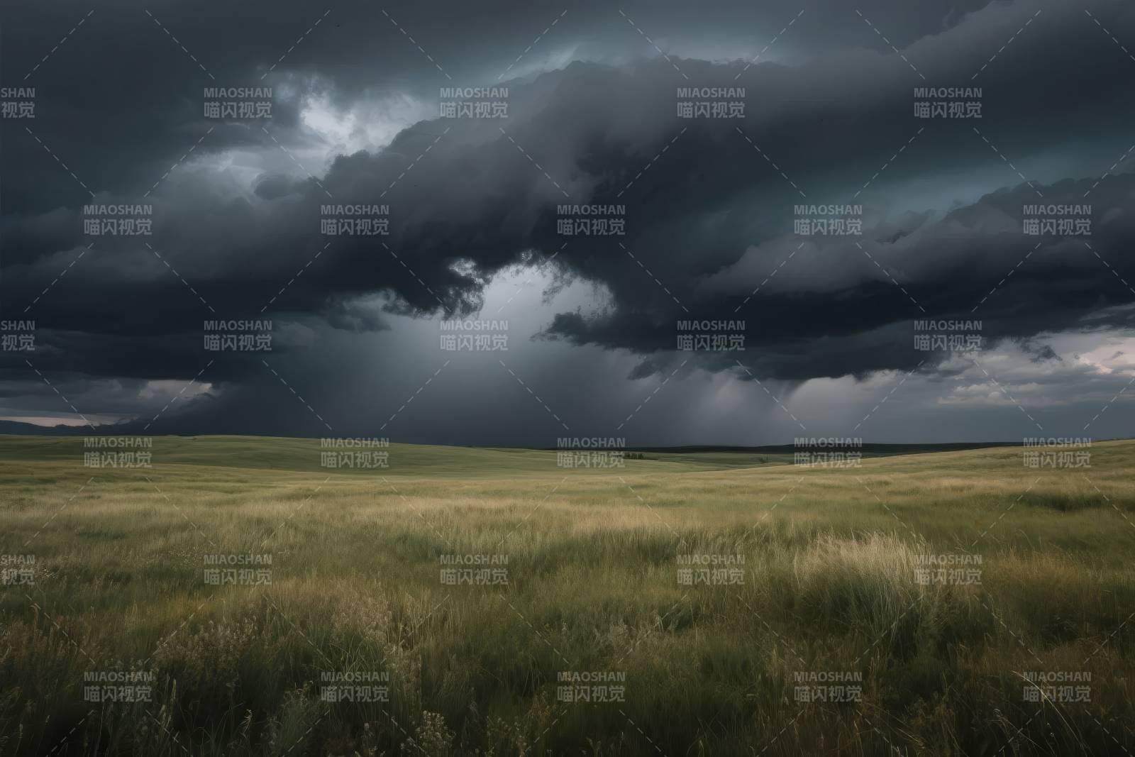 风暴来临前的草原图片