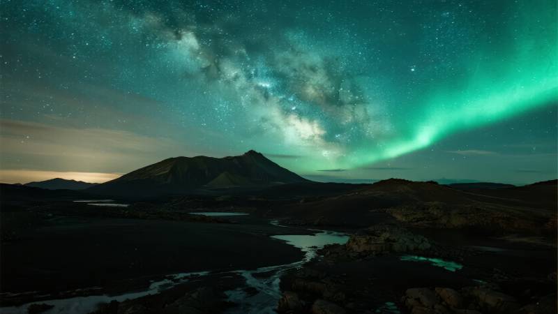 极光映照星河夜图片