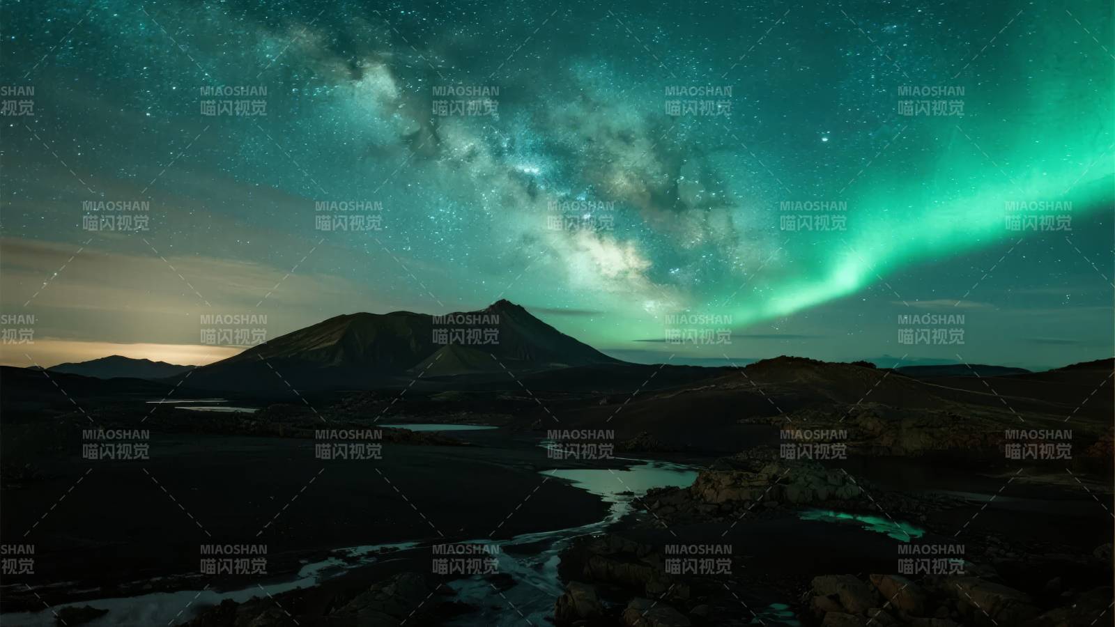 极光映照星河夜图片