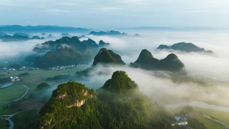 云海山峦晨曦图片