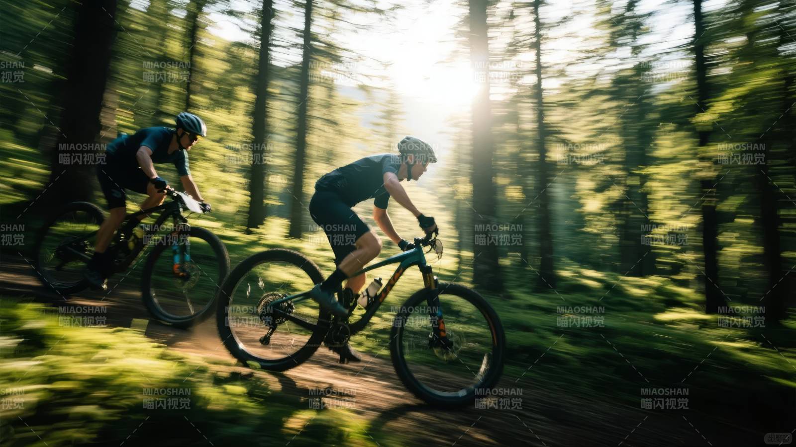 林间骑行追光图片