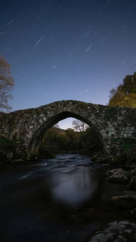 星夜古桥流水图片