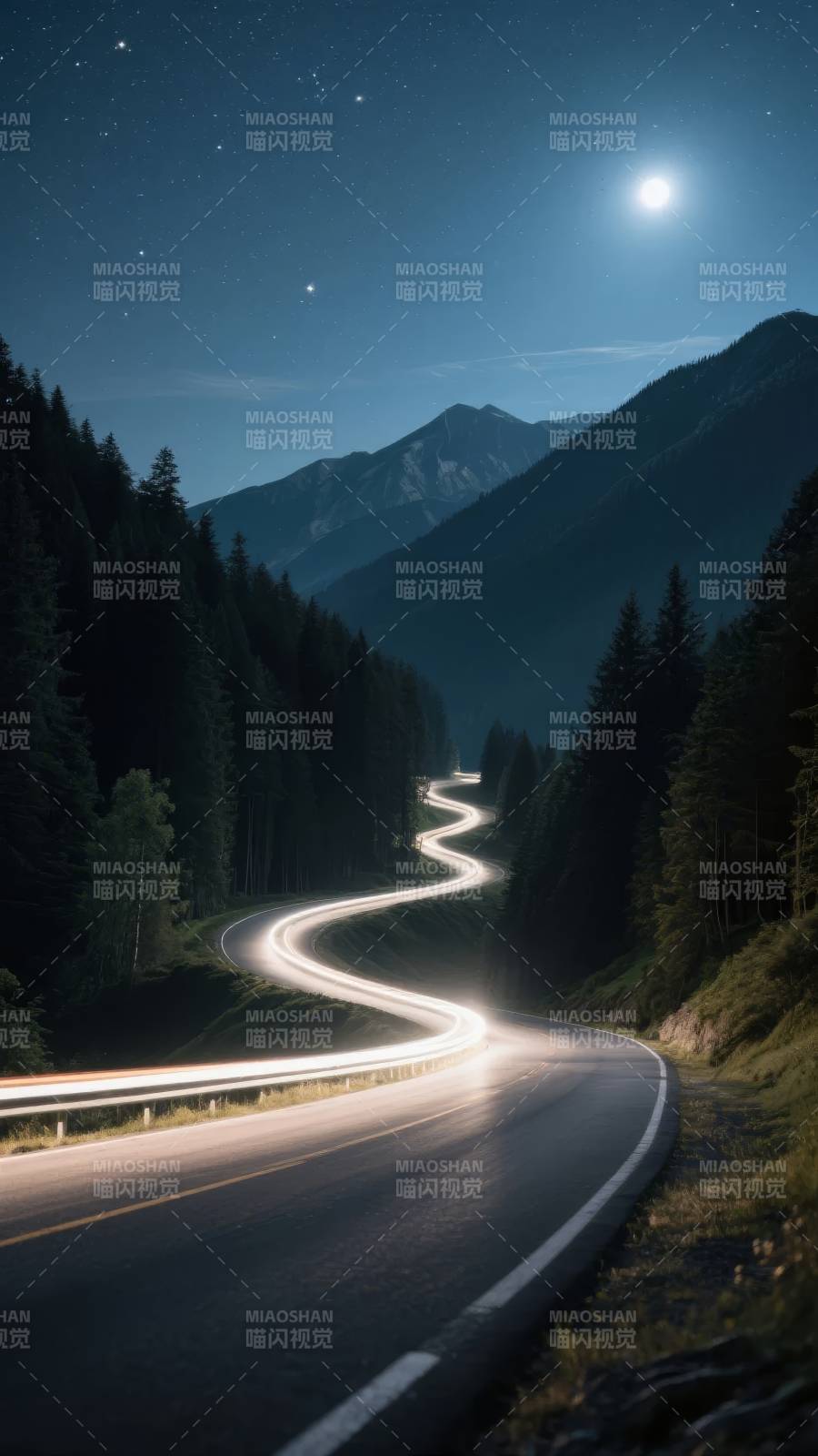 月夜山路图片