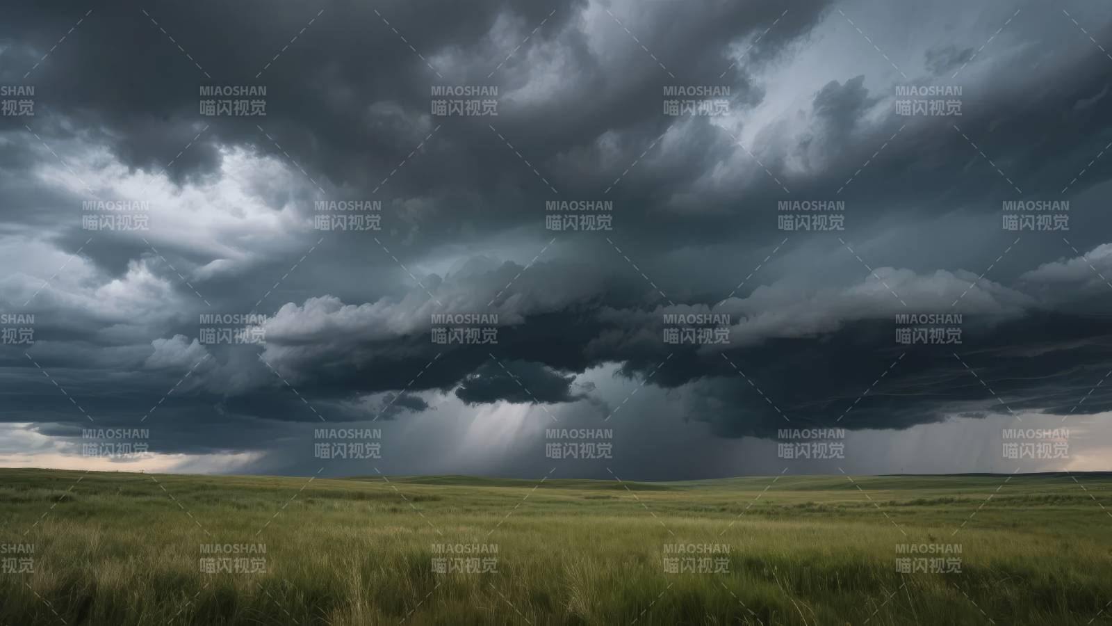 风暴来临前的草原图片