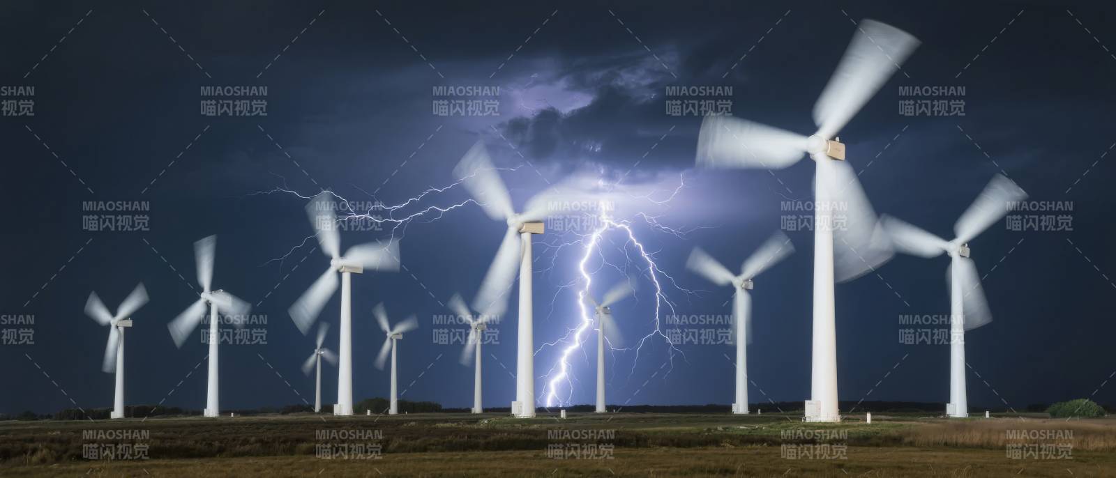 风车与闪电共舞图片