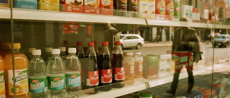 便利店货架陈列图片