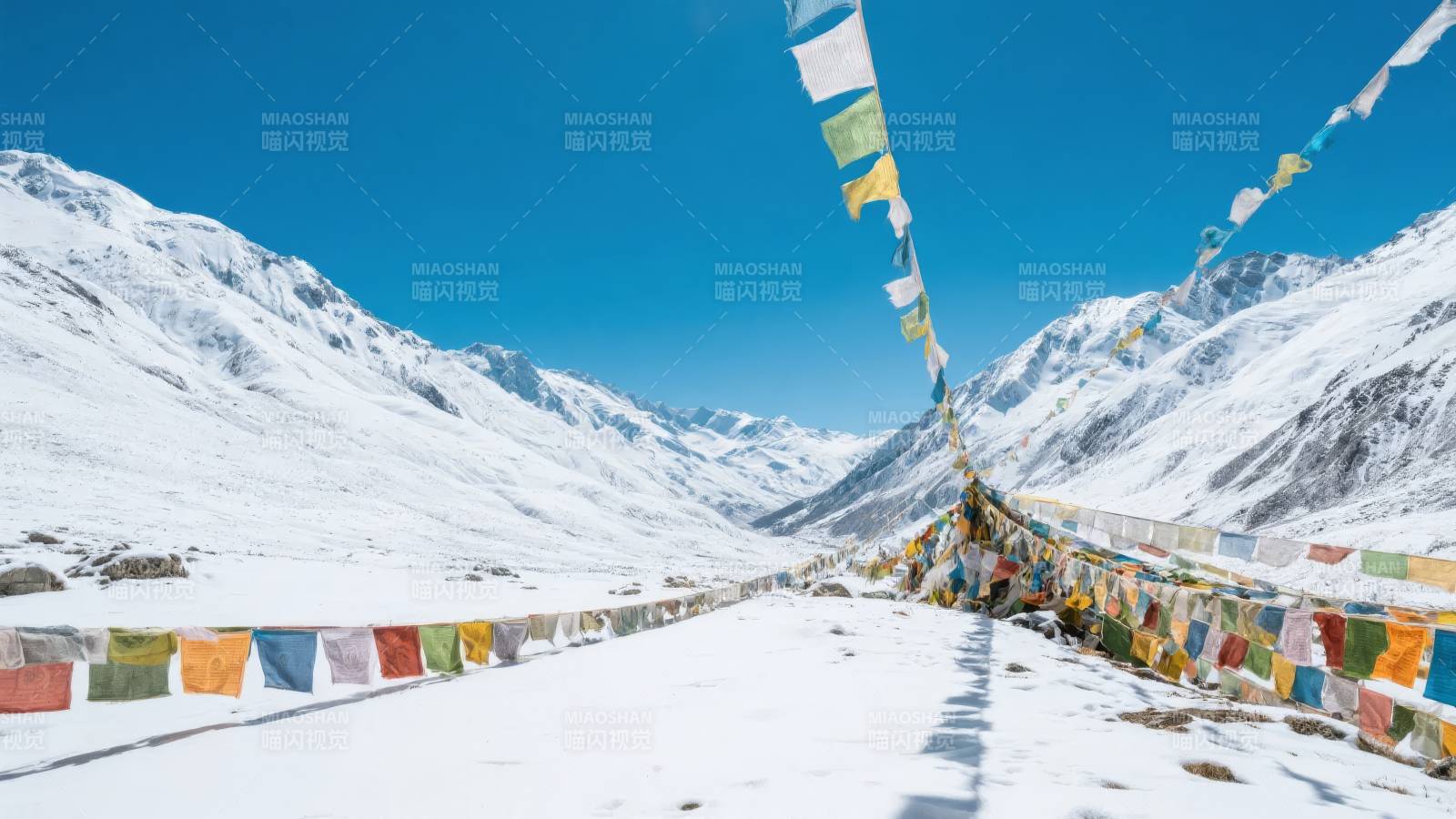 雪域经幡飘扬图片