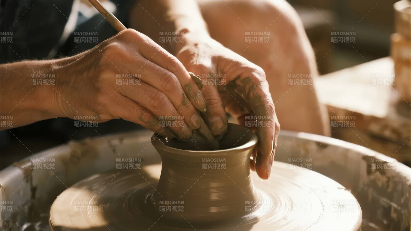 陶艺制作瞬间图片