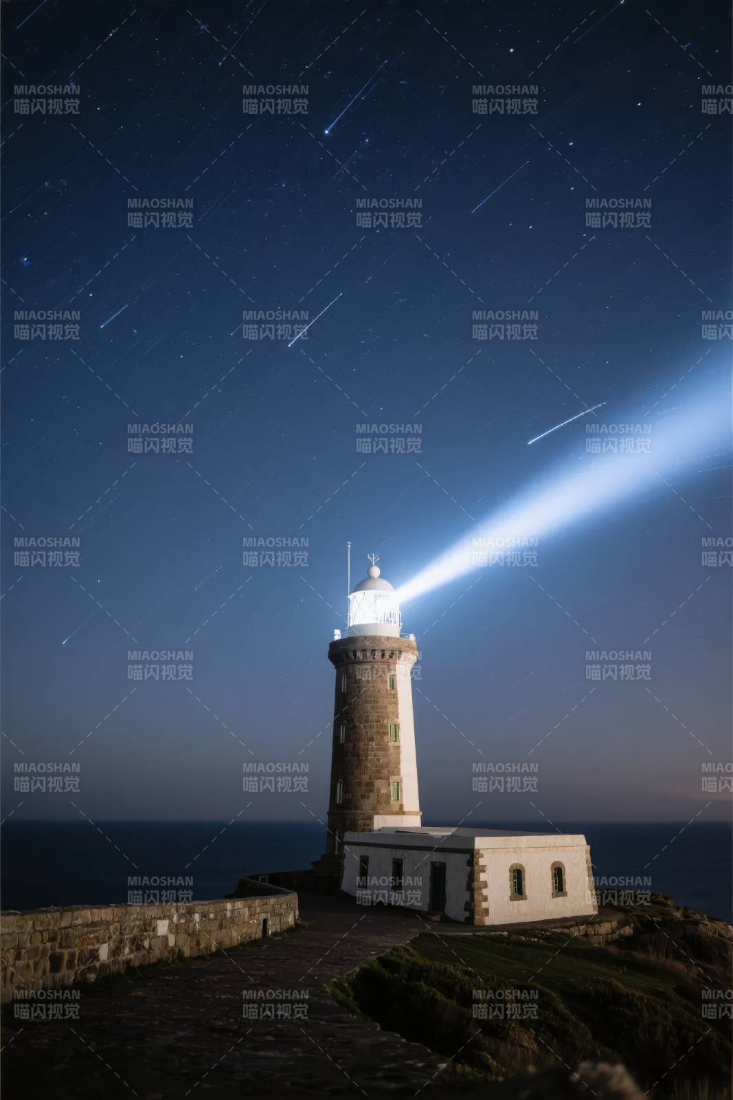 灯塔夜光星轨图片