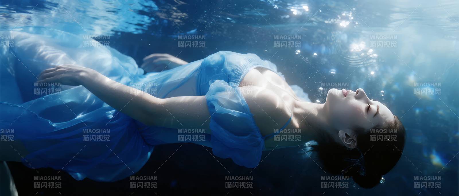 水下蓝裙美人图片