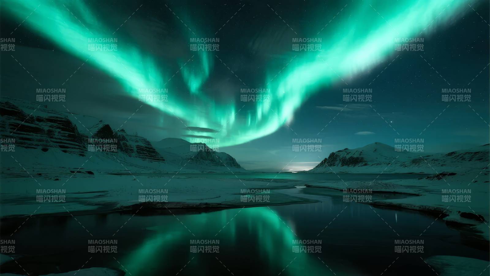 极光映雪夜图片