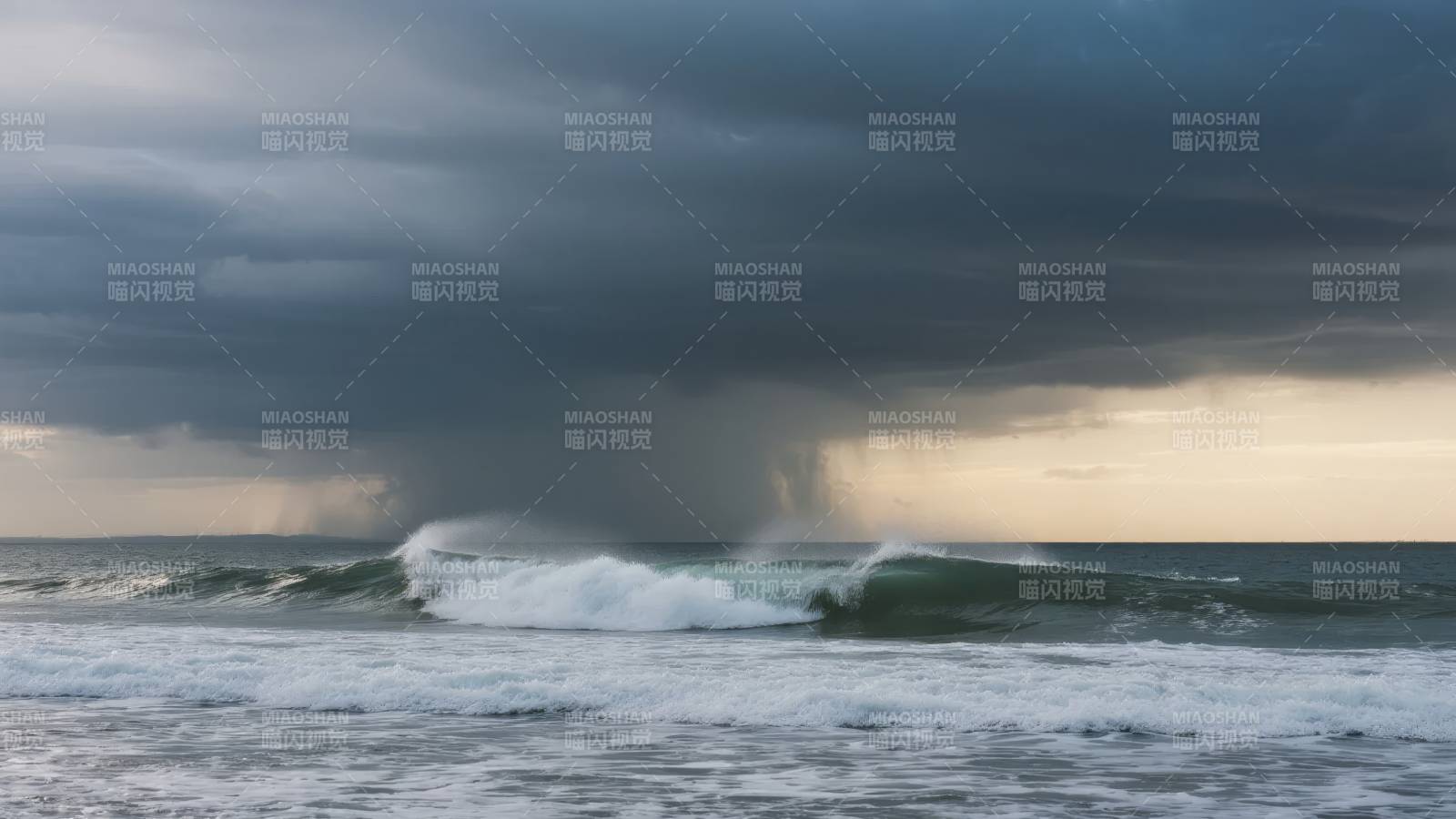 风暴海浪涌动图片
