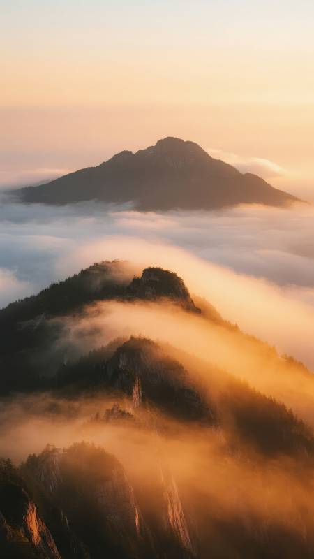 云海日出山巅图片