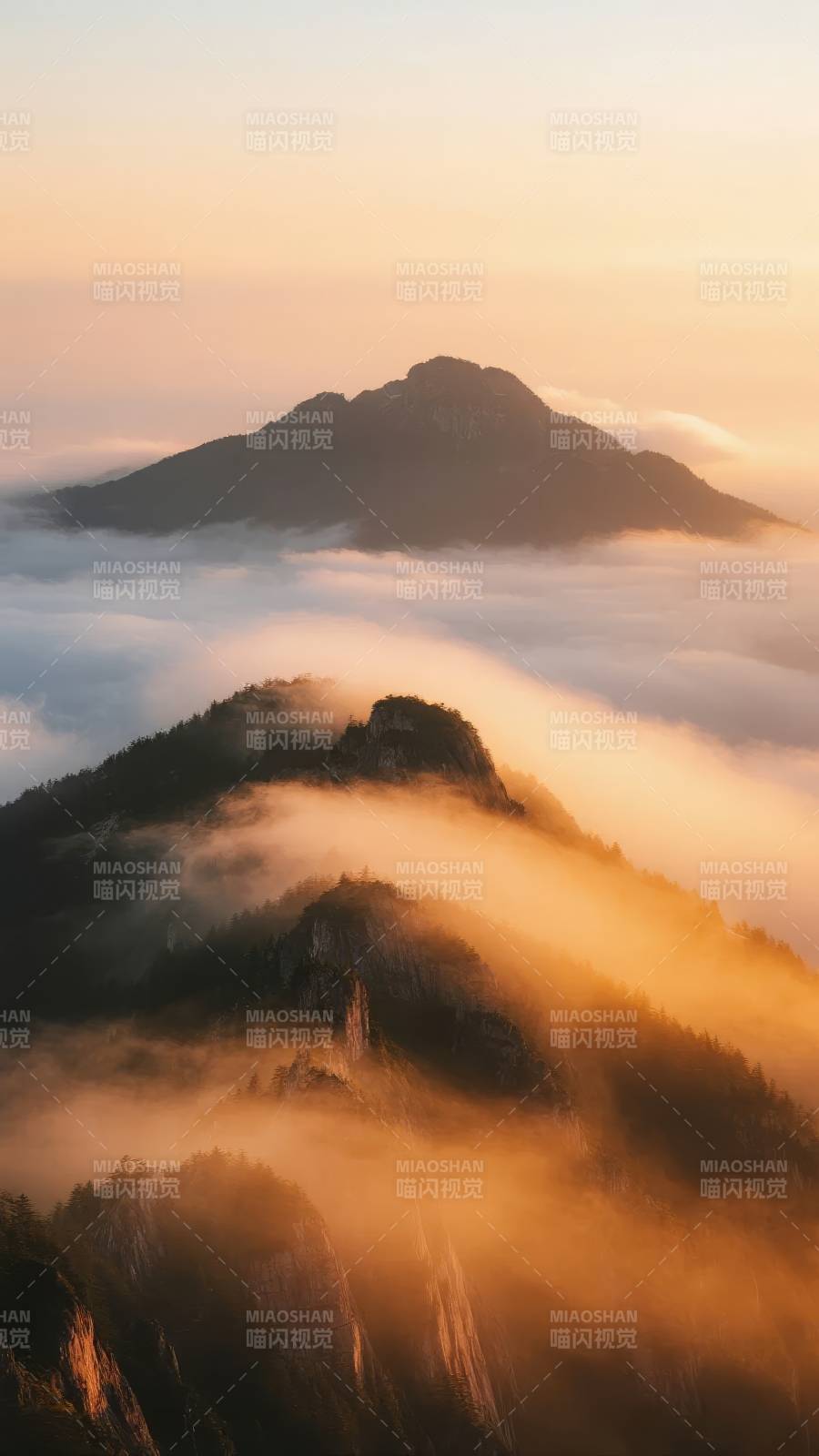 云海日出山巅图片