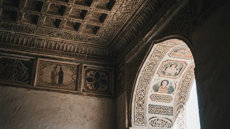 古建筑精美拱门图片