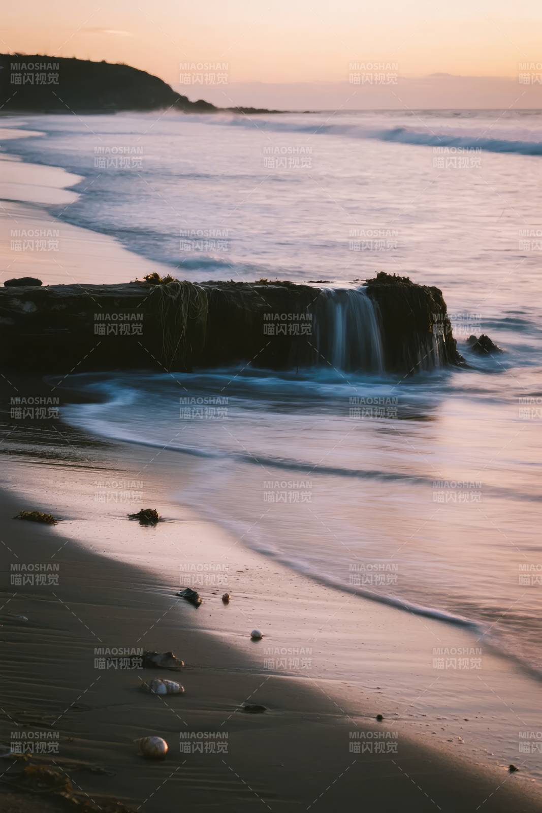 海边日落静谧景图片