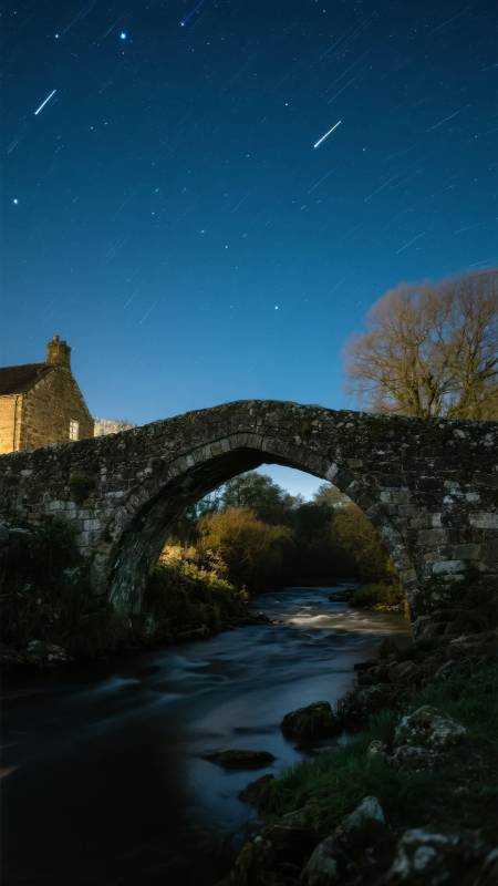 星夜古桥流水图片