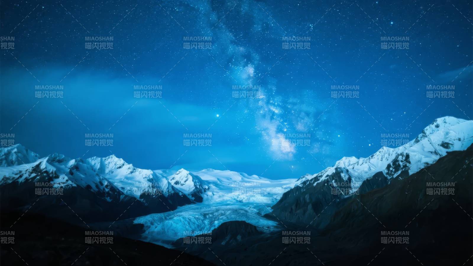 星河映雪山图片