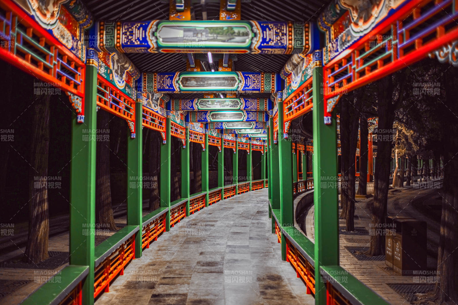 颐和园古色古香长廊图片