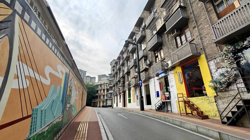 老街新彩绘图片