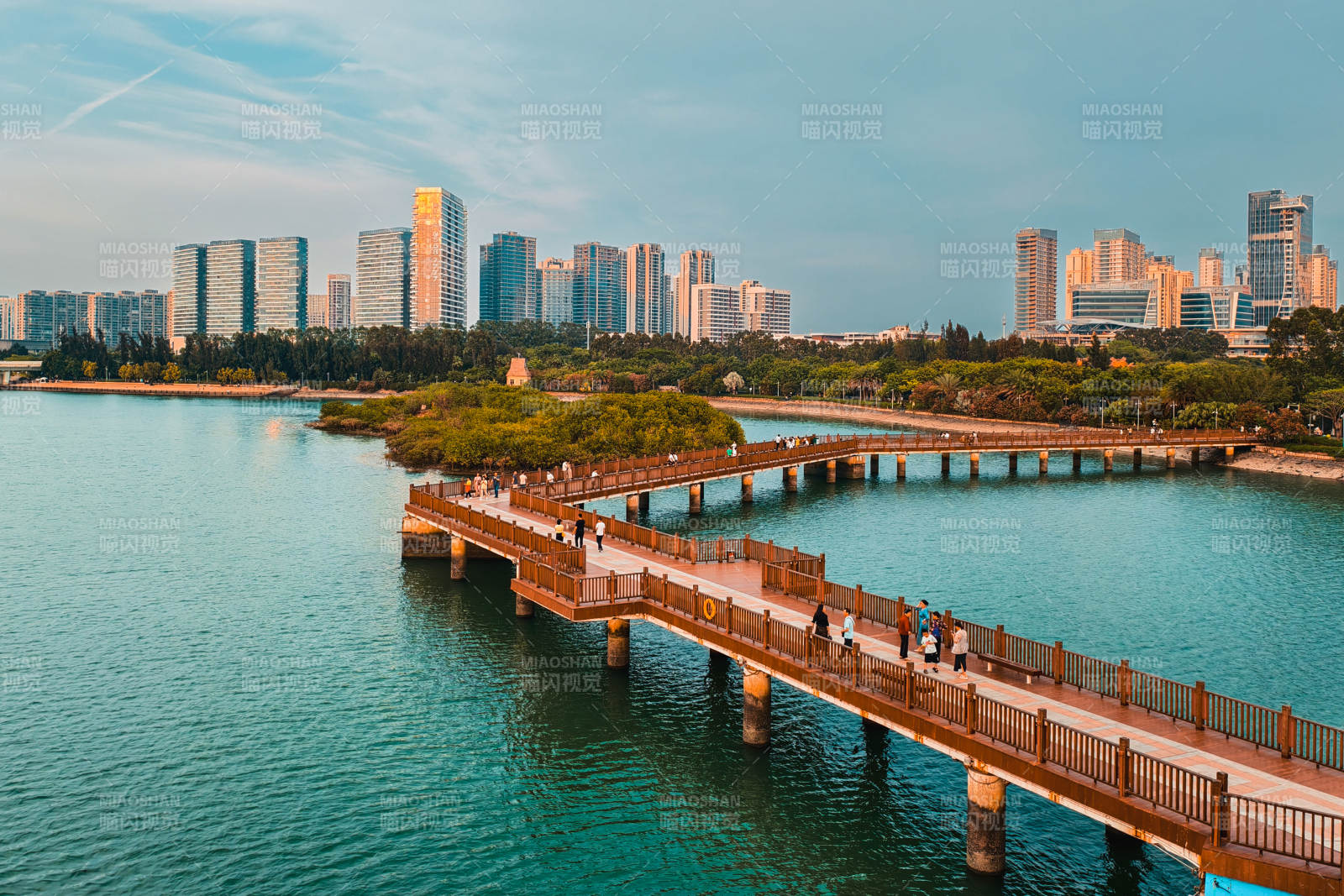 湖畔长桥映城景（厦门）图片