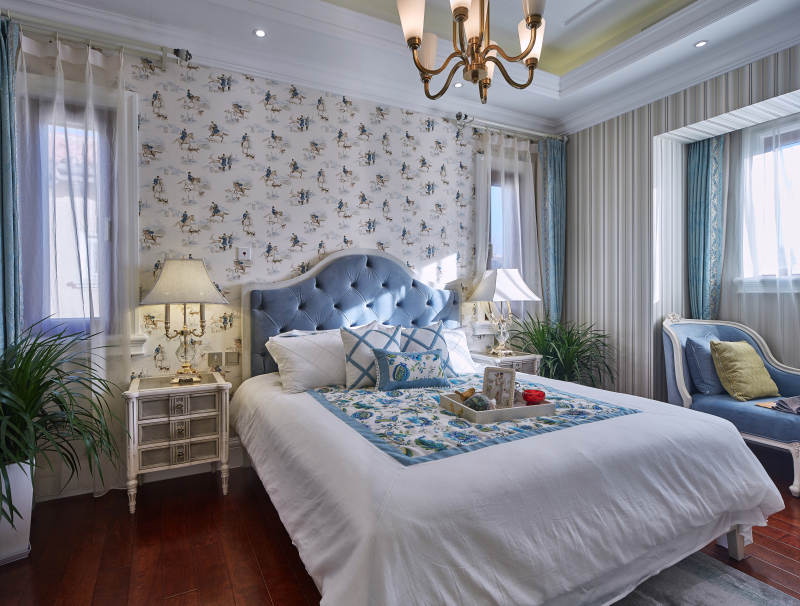 优雅卧室 蓝白相间图片