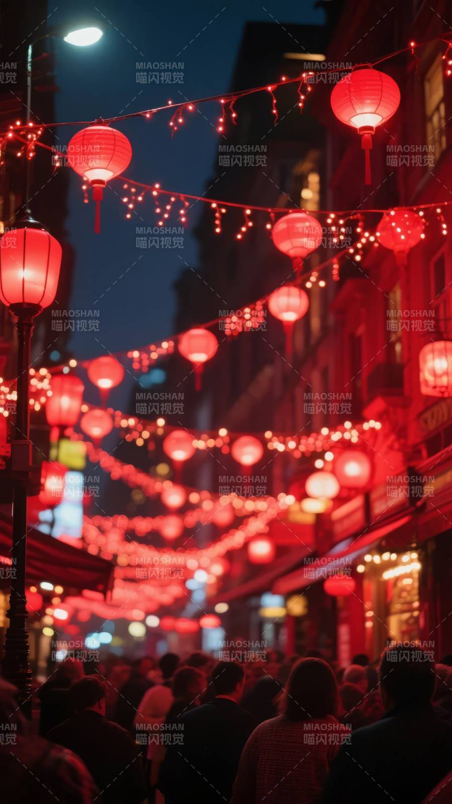 红灯映夜街图片