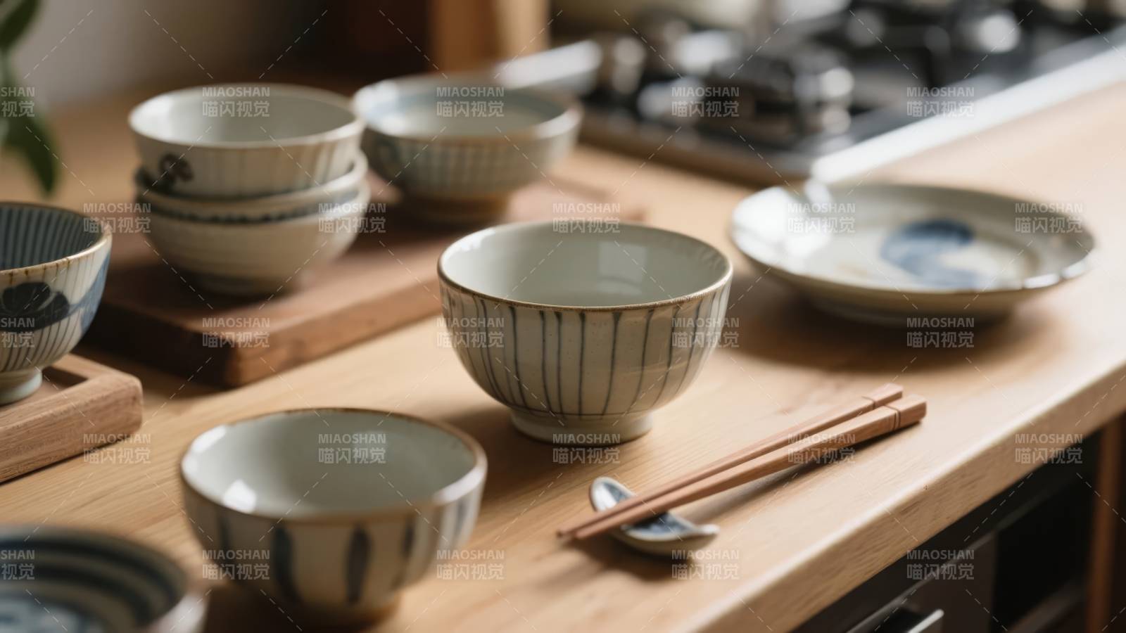 日式餐具静物图图片