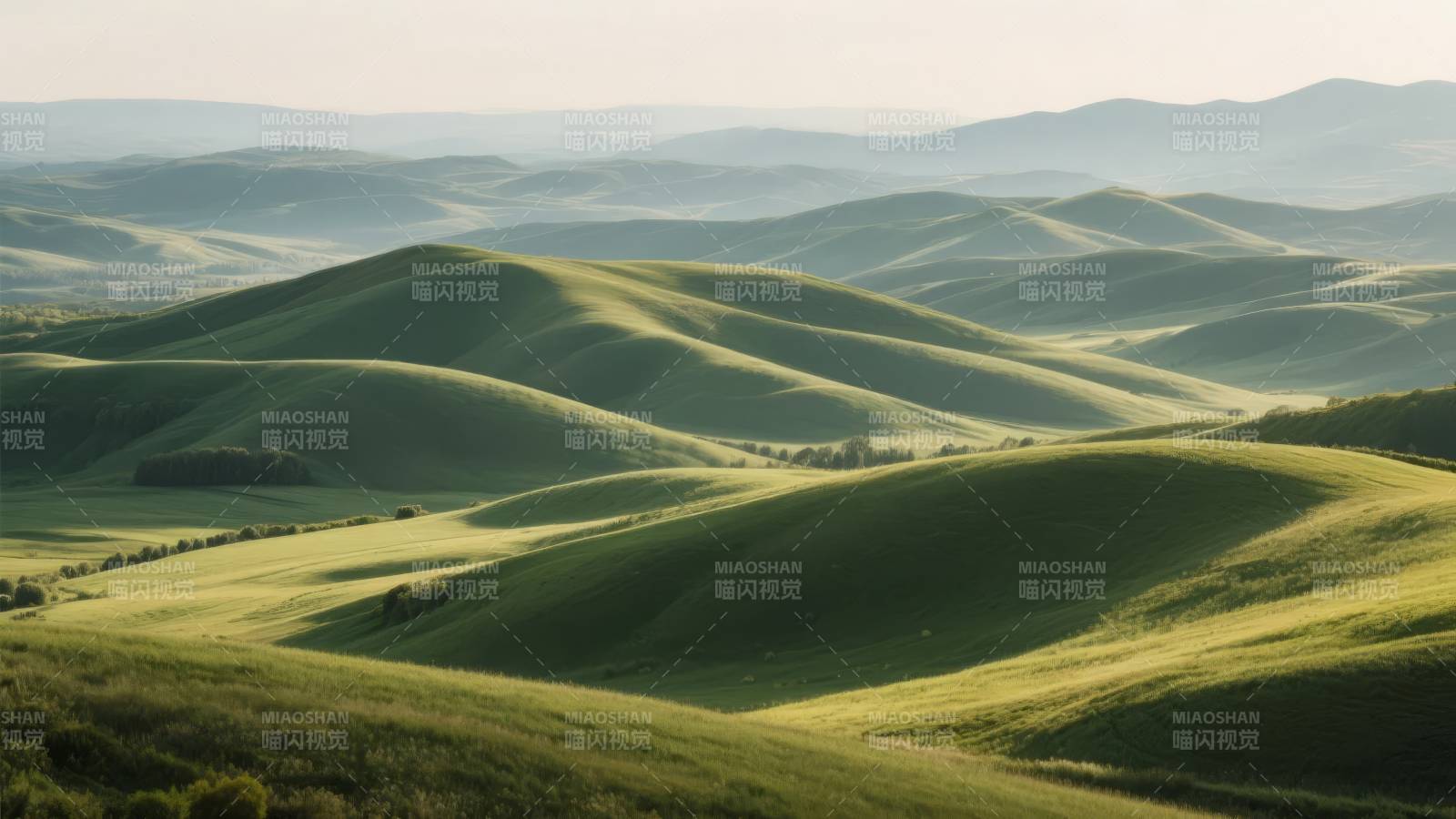 绿野连绵山峦图片