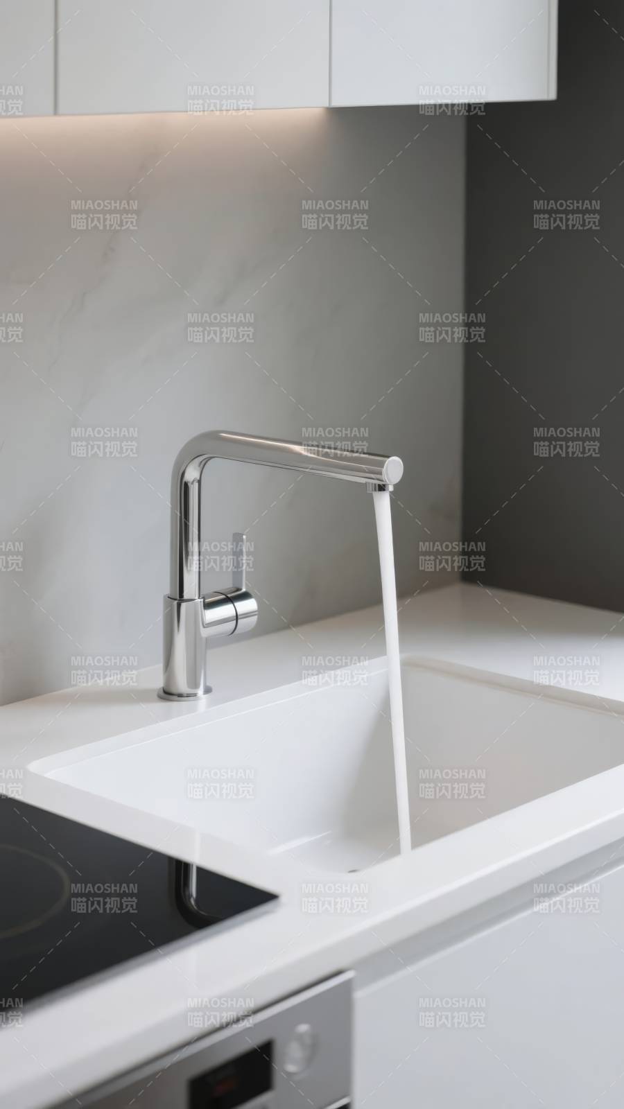 现代厨房水龙头特写图片