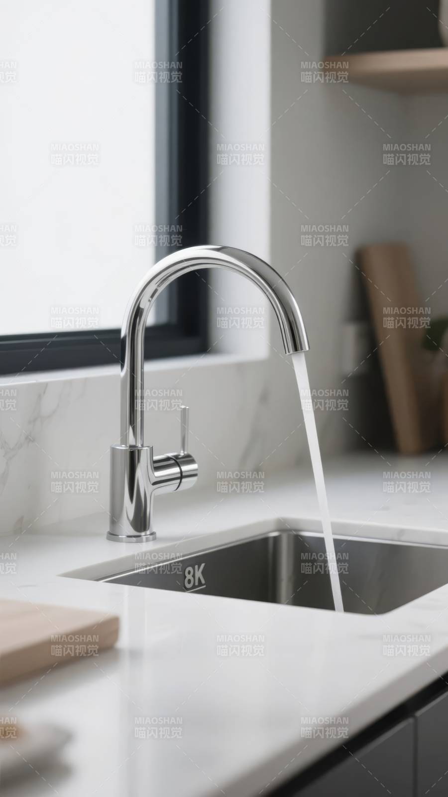 现代厨房水龙头特写图片