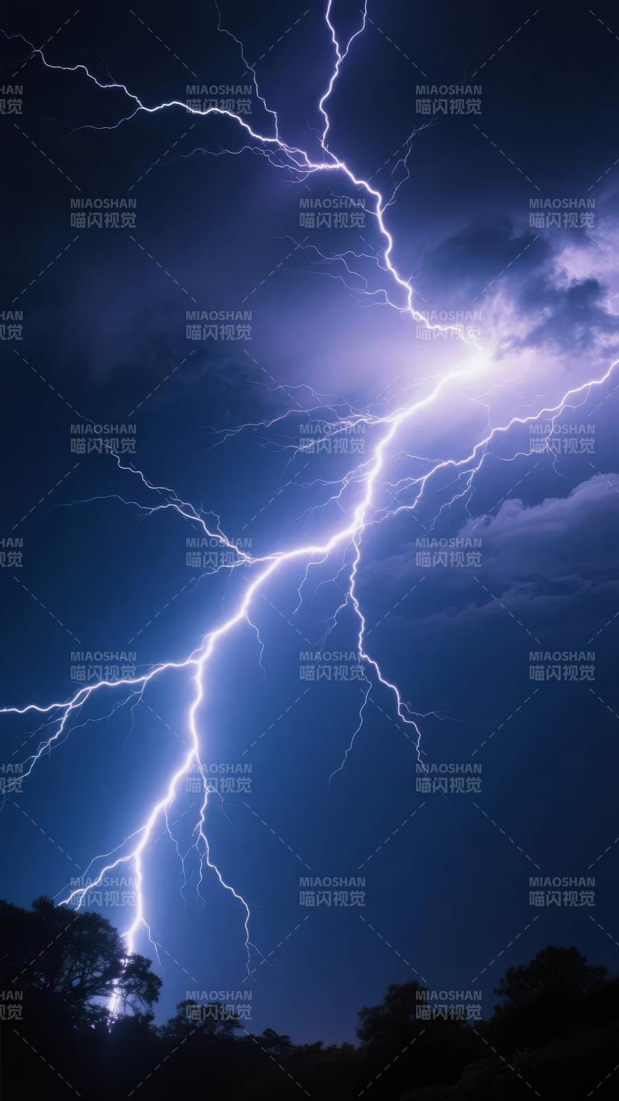 电闪雷鸣夜图片