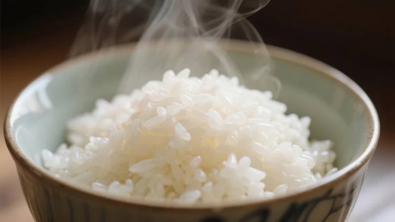 热腾腾的白米饭图片