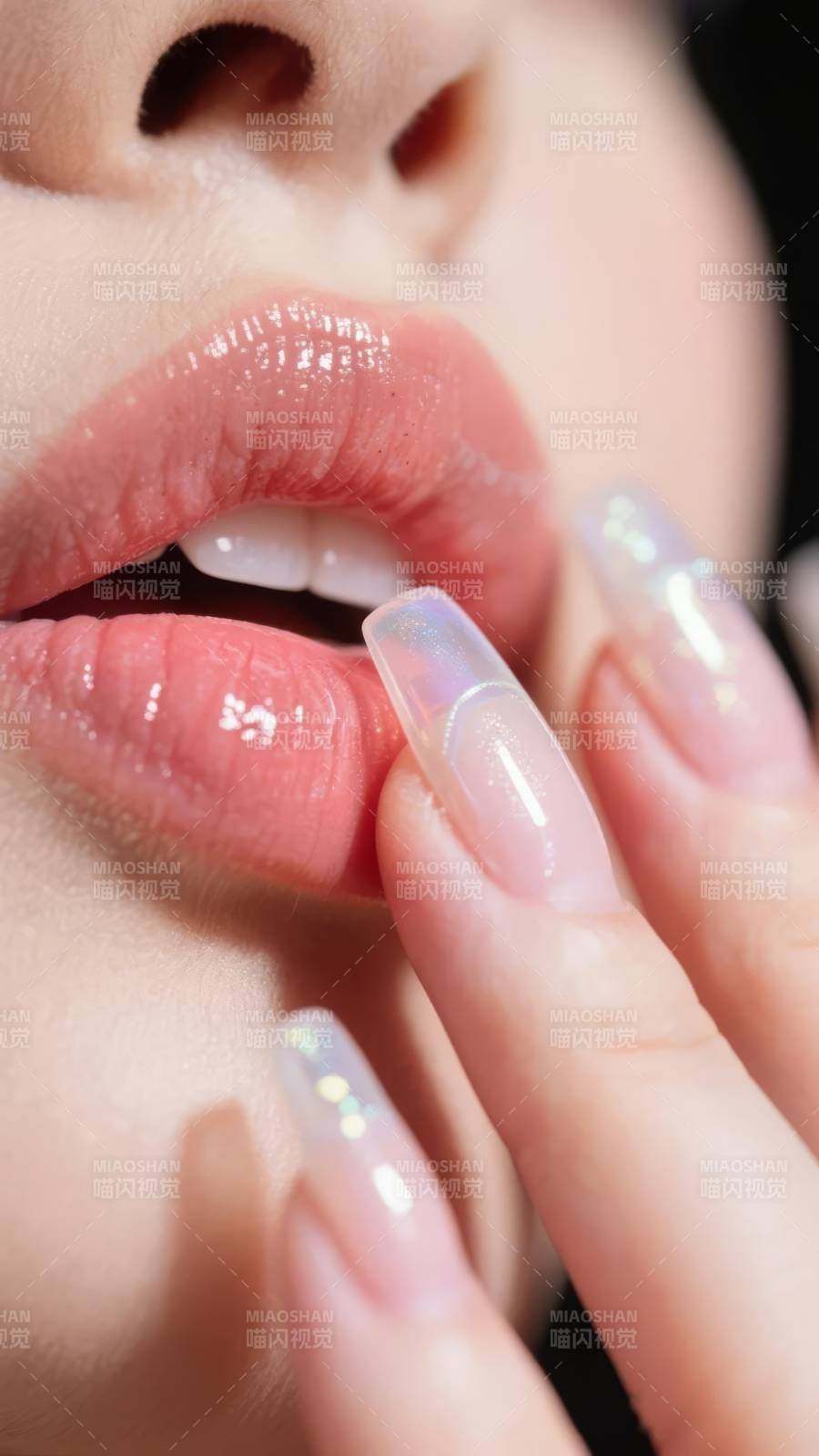 唇光美甲特写图片