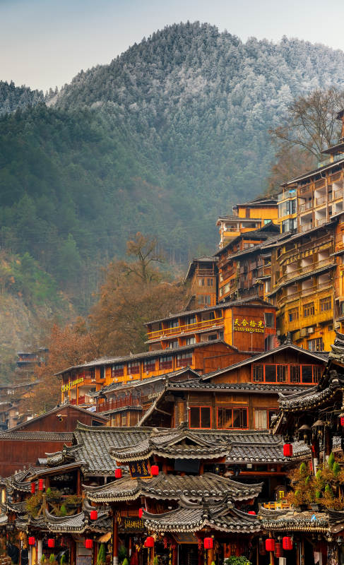 山间古韵小镇图片